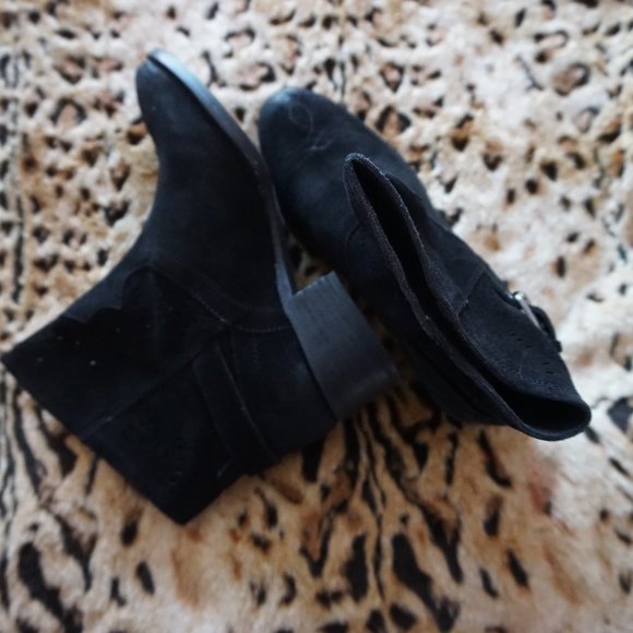 NEW Naughty Monkey Zoey perforated leather boots 7 - Picture 7 of 10